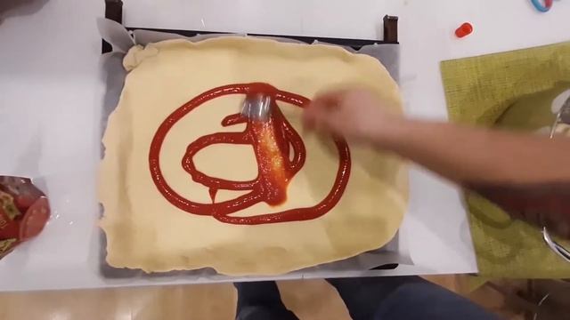 Как приготовить пиццу и круасаны в домашних условиях если раньше ты этого ни когда не делал =) смотреть онлайн