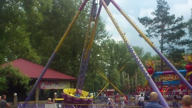 Аттракцион "Летающая тарелка". смотреть онлайн