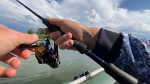 Рыбалка на МИКРОДЖИГ в июне. ЖОР ОКУНЯ на микроджиг. Ловля окуня и щуки на ультралайт.