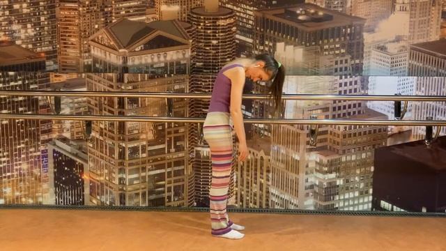 Как делать roll down (подготовительное упражнение) смотреть онлайн