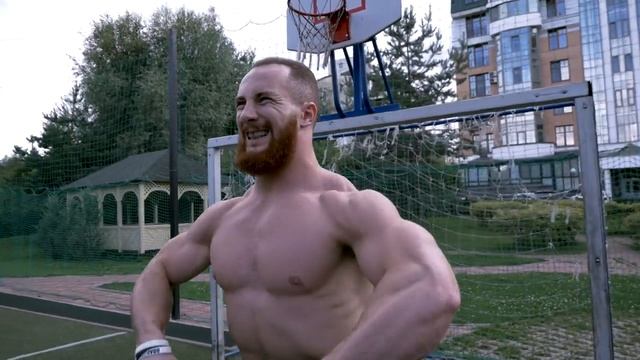 Как накачать плечи дома. Тренажерный зал в ладони смотреть онлайн