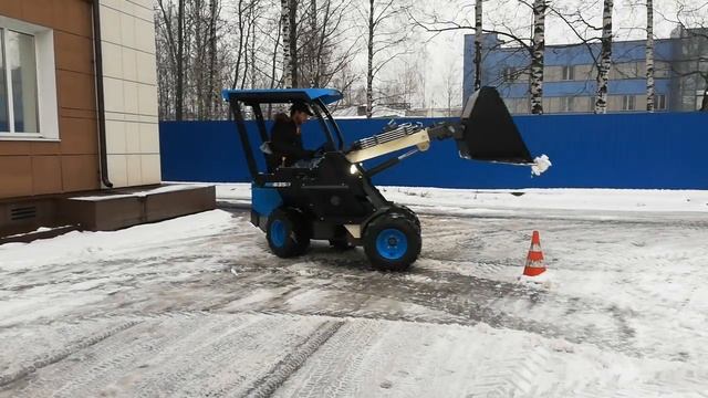 Видео НОВИНКИ! Мини погрузчик разработанный в РФ Митракс мп 635 ! смотреть онлайн