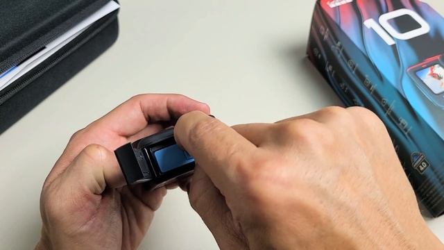 GoPro Hero 10 Black: How to Insert SD Card смотреть онлайн