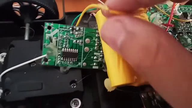 Потерялся пульт управление от радиоуправляемой машинки? Не беда, ответ тут. смотреть онлайн