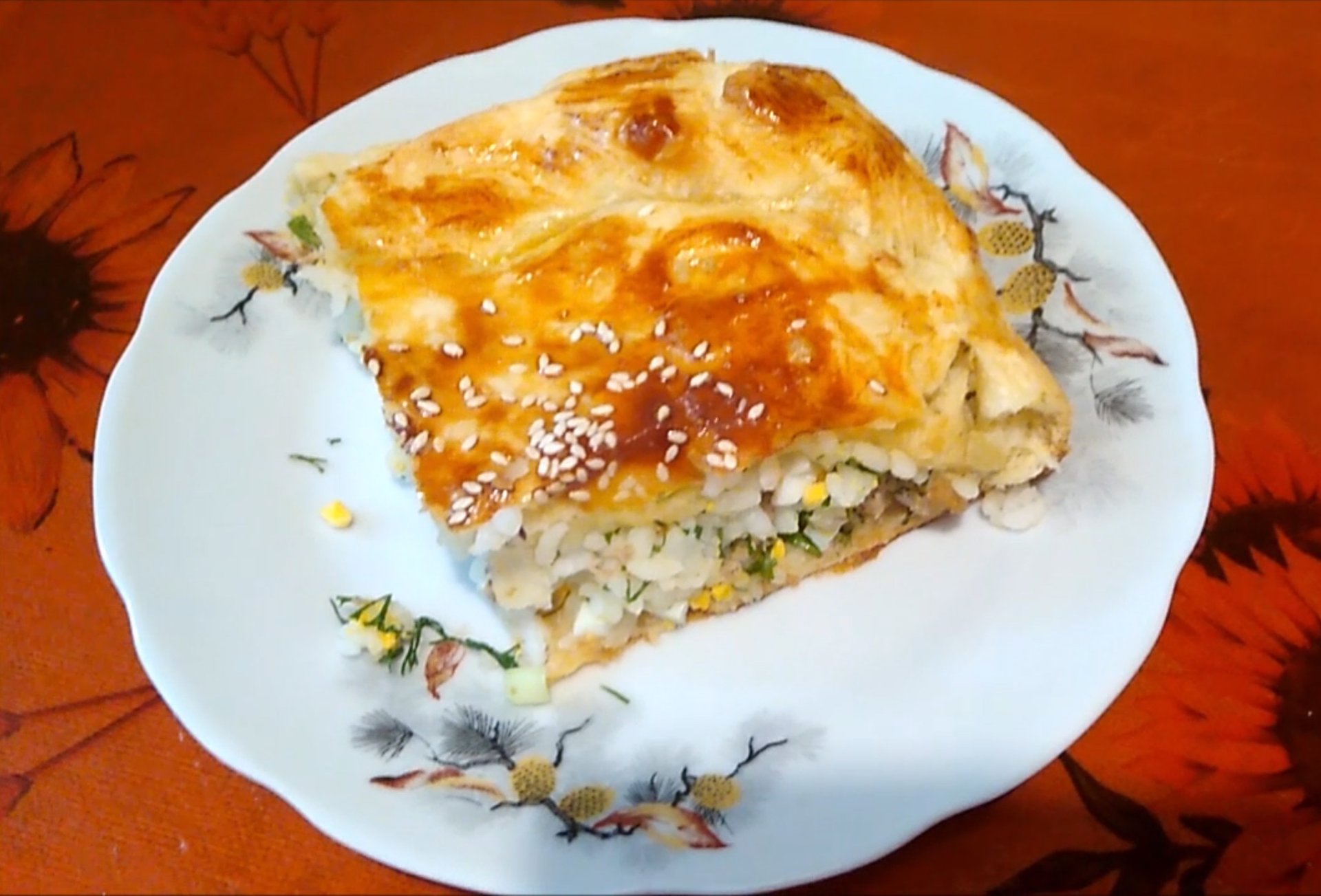 Пирог из слоёного теста с тунцом.mp4 смотреть онлайн