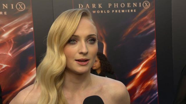 X men Dark Phoenix Los Angeles Premiere - Itw Sophie Turner (official video) смотреть онлайн