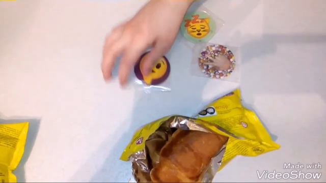 Фишки стикеры эмоджи круассаны Chipicao смотреть онлайн