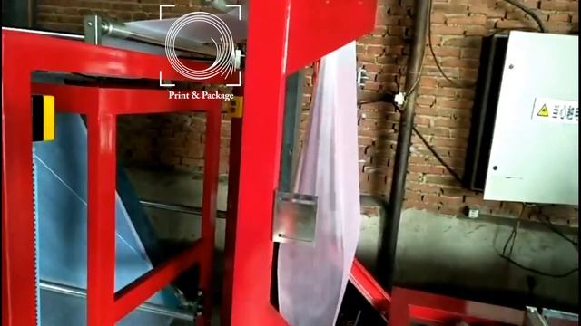 Машина для производства пакетов из нетканого материала с ниткой HBL B700T смотреть онлайн
