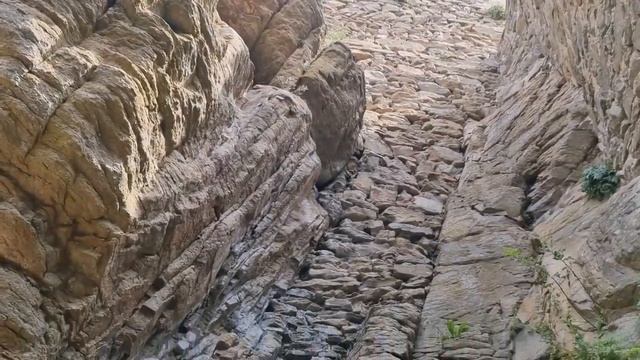 Granate Styling, walking in public, sightseening Aggstein castle, minidress, stockings, high heels смотреть онлайн