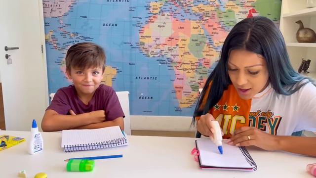 TROLLAGEM DE MATERIAL ESCOLAR COMESTÍVEL! ELE COMEU! 🤣😱 смотреть онлайн