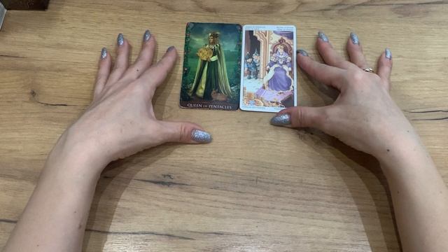 Королева Пентаклей таро. Значение карты Уэйта. Фигурные арканы таро смотреть онлайн