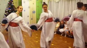 Китайский танец с веерами в детском саду