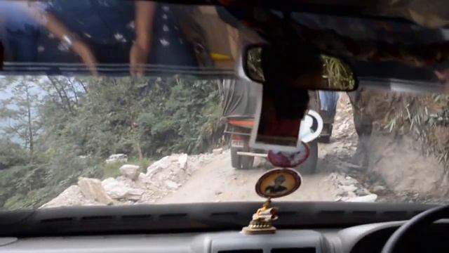 Гималайские дороги... По пути в Yumthang Valley в штате Сикким смотреть онлайн