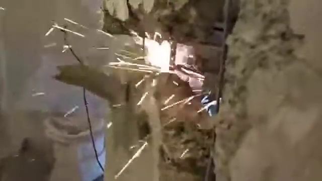 Демонтаж не несущей армированной стены толщиной 8 см.