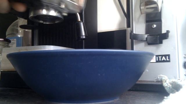 How to make a Double Espresso on Delonghi Treviso (or any cheap espresso machine) смотреть онлайн