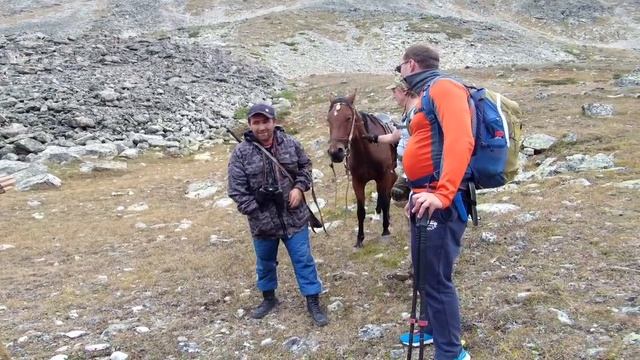 Отпугиваем медведей в походе в горах Учкулана смотреть онлайн