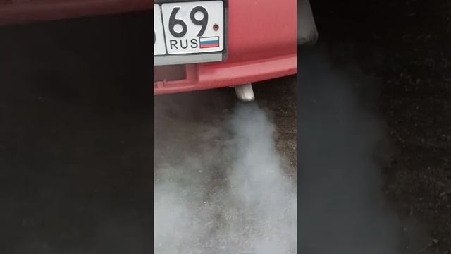 БЕЛЫЙ ДЫМ ИЗ ГЛУШИТЕЛЯ #toyota #corolla #авто #тачка #ремонт #глушитель #дым #валит #белый #машина смотреть онлайн