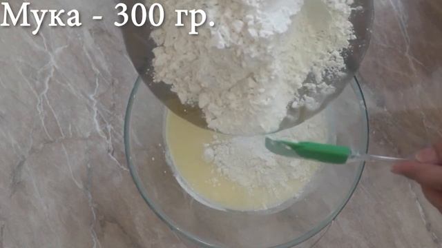 Всего 4 ингредиента, все заложили и перемешали! Супер простой рецепт бисквитного теста #на сметане# смотреть онлайн
