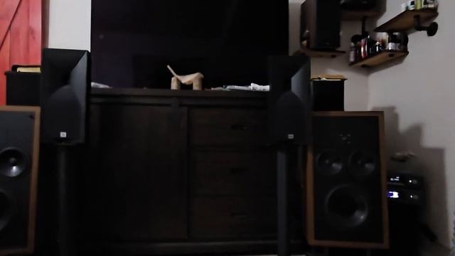 Arcam SA20 and ST60 making JBL Studio 530's sing! смотреть онлайн