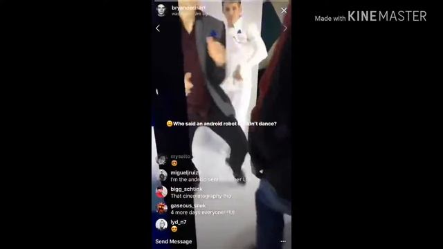 Брайан Декарт танцует под разную музыку