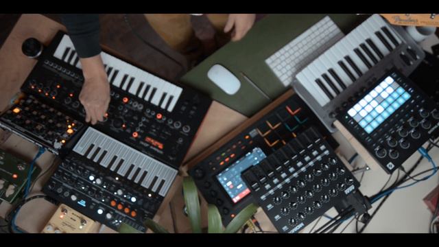 Rumble, MPC LIVE/ROLAND JD-Xi/ ARTURIA MICROFREAK,/ MOOG MINITAUR/HEADRUSH LOOPER.BOARD DAWLESS JAM смотреть онлайн