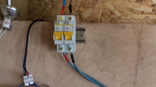 Солнечные панели 100х2 параллельно и ветрогенератор. смотреть онлайн