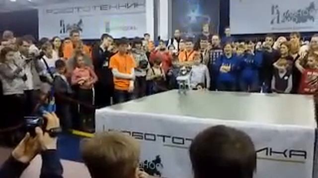 РОБОФЕСТ-2012. Танцующий робот. Часть II смотреть онлайн