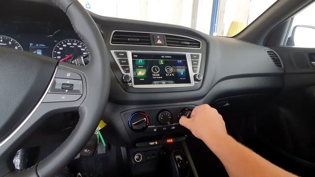 Хундай I-20. Обзор. Хорошая машина для начинающих. В городском цикле очень компактный Hyunday I-20