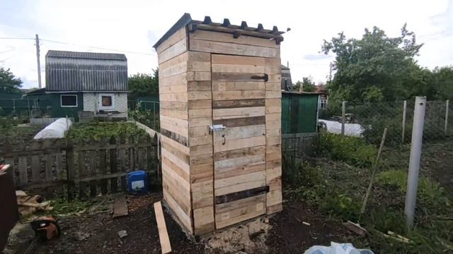 #6 ДАЧНЫЙ ТУАЛЕТ СВОИМИ РУКАМИ/ ТУАЛЕТ ИЗ ПОДДОННЫХ ДОСОК смотреть онлайн