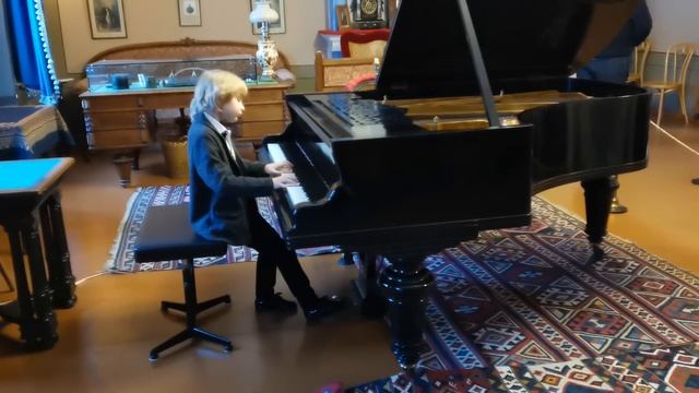Tchaikovsky Russian dance. Elisey Mysin at the Tchaikovsky grand piano 135 years смотреть онлайн