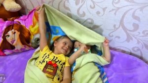 Маргарита и Лера ухаживают за малышом