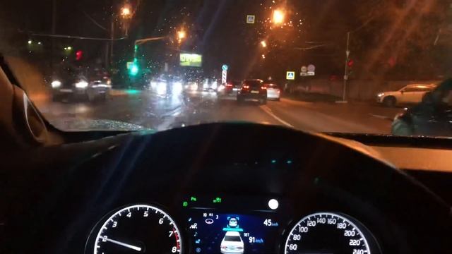 Камри 70. Как работает функция поддержания безопасной дистанции до впереди идущего автомобиля смотреть онлайн