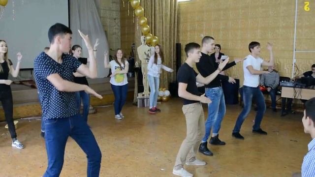 Новогодний праздник(9-11кл.)2015 _-_МБОУ СОШ №76 г.Иркутск смотреть онлайн