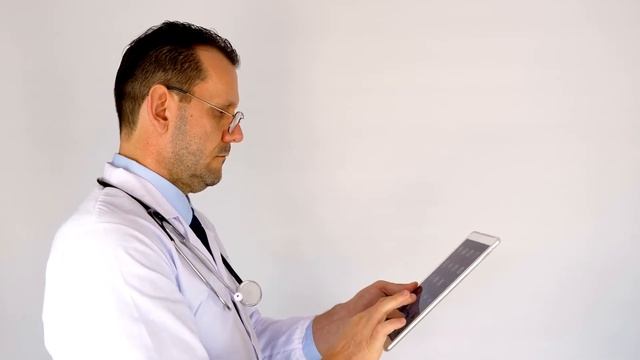 Действительно нужно пить воду? Сколько и какую? смотреть онлайн