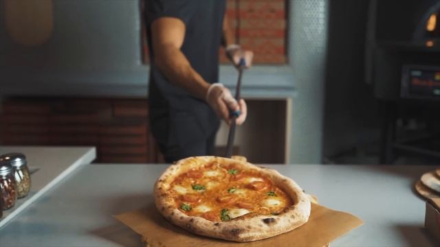 I Paid a Stranger $25 to edit my Pizza Commercial смотреть онлайн