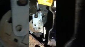 Замена тросика ручного тормоза ауди а4 в6 часть1