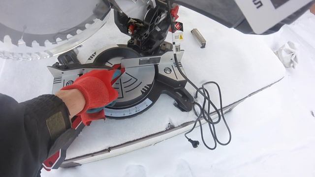 Пила торцовочная "ЗУБР" ЗПТ-255-1800 ПЛ смотреть онлайн