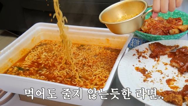 "점보 도시락 컵라면을 5만원에 판다고?.."🍜아침6시 공복에 4,360칼로리 태우는 사람 나야 나..! 팔도 점보 도시락 컵라면과 경양식 돈까스 먹방! смотреть онлайн