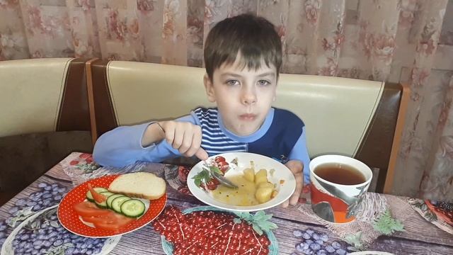 Тушёная картошка с грибами и мясом!!! смотреть онлайн