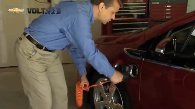 Charging Your 2011 Chevy Volt at Home смотреть онлайн