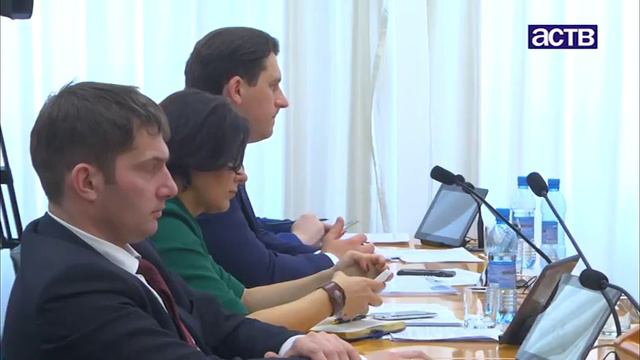 Парламентский час с участием министра строительства прошел сегодня в Сахалинской областной думе смотреть онлайн