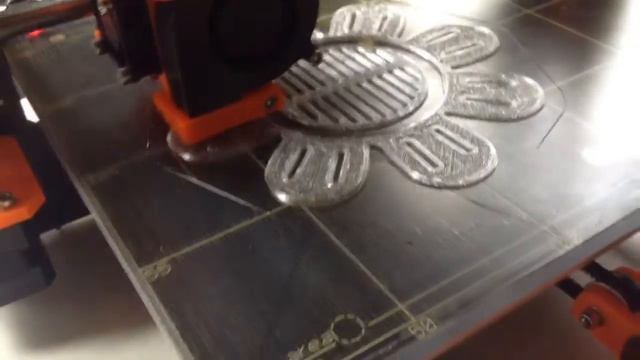 How to remove sticky flexible filament - an easy solution (3D printing tip) смотреть онлайн
