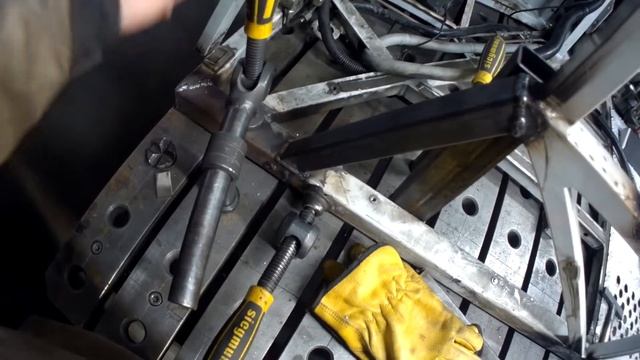 Люлька от пожарной автолестницы в хлам смотреть онлайн