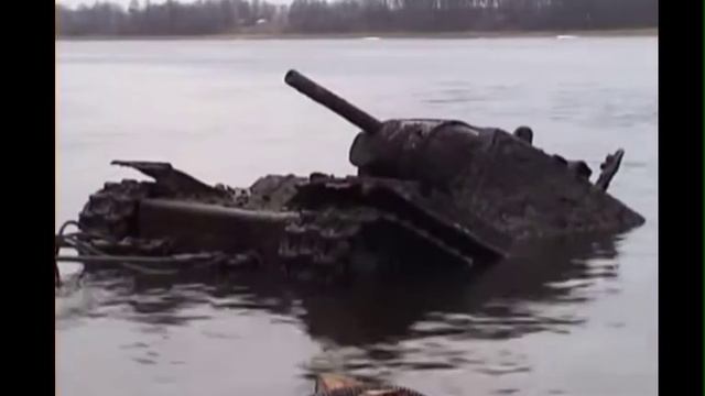 Подъем танка КВ-1 на Невском пятачке (фрагмент)
