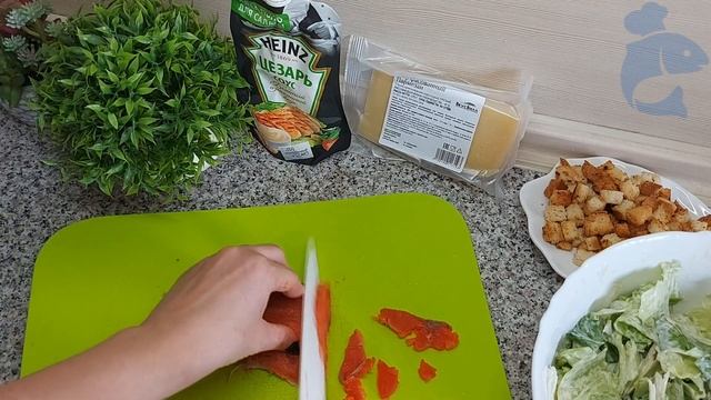 Как сделать салат Цезарь с красной рыбой смотреть онлайн
