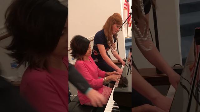Revolving Piano Duet смотреть онлайн