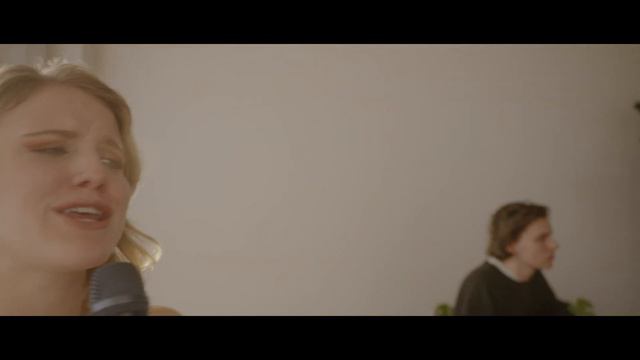 Beverly Anderson - Lack of Control (acoustic) Official Video смотреть онлайн