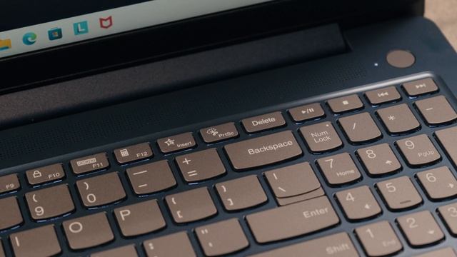 Lenovo IdeaPad Slim 3 (2023) Review: If It Ain't Broke Don't Fix It смотреть онлайн