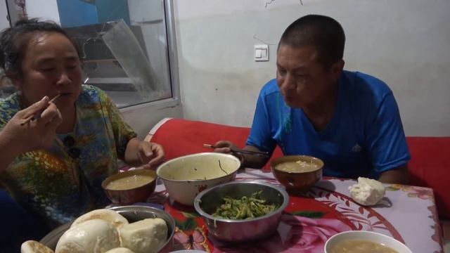 自家紅薯長啥樣了？夫婦倆忙計劃清理菜園！鴨湯麵疙瘩，吃著過癮【泥土大黑】