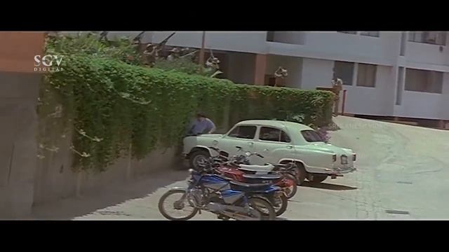 Ramkumar Unknowingly Goes To Newly Married Couples Room | April Fool Kannada Movie Scene смотреть онлайн